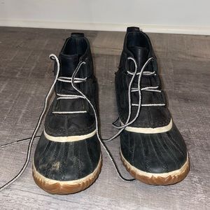 Sorel Women’s Black Lace up boots.
